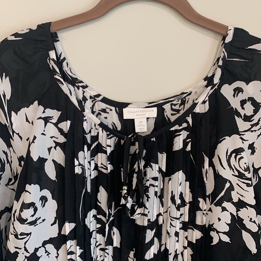 Charter Club Woman Black White Floral Pleated Tie Neck Blouse 2X Plus Size - Picture 2 of 10